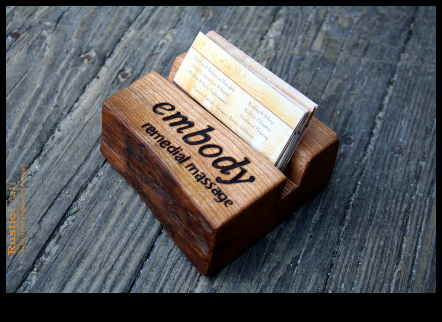 Κάτοχοι επαγγελματικών καρτών DIY Wooden: Crafting Professional Accessories