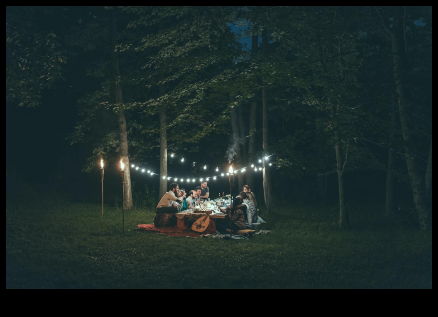 Καλοκαιρινό σουαρέ Μια βραδιά κομψότητας και διασκέδασης 5 DIY Summer Soiree: Crafting for Sunny Outdoor Gatherings