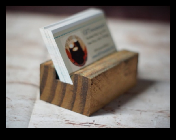 Κάτοχοι επαγγελματικών καρτών DIY Wooden: Crafting Professional Accessories